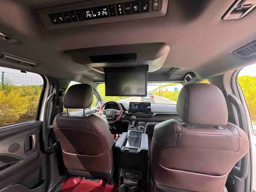 Toyota Sienna — миниатюра 9