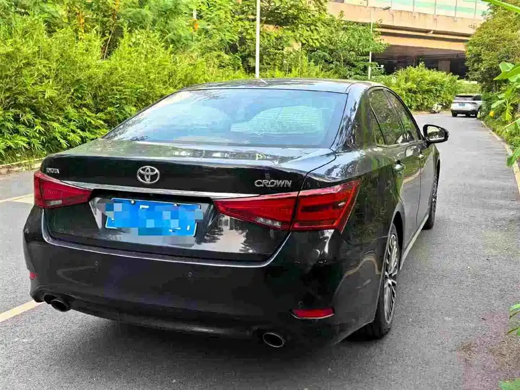 Toyota Crown — миниатюра 9