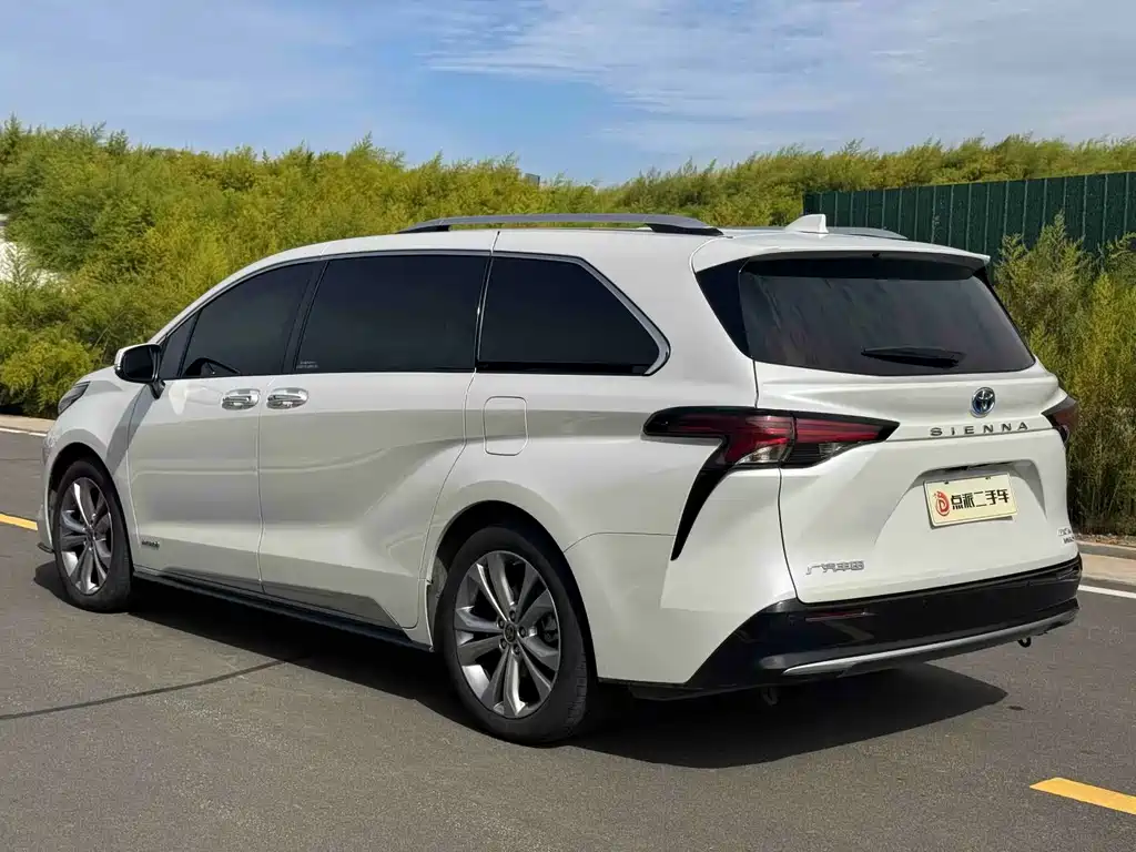 Toyota Sienna — миниатюра 6
