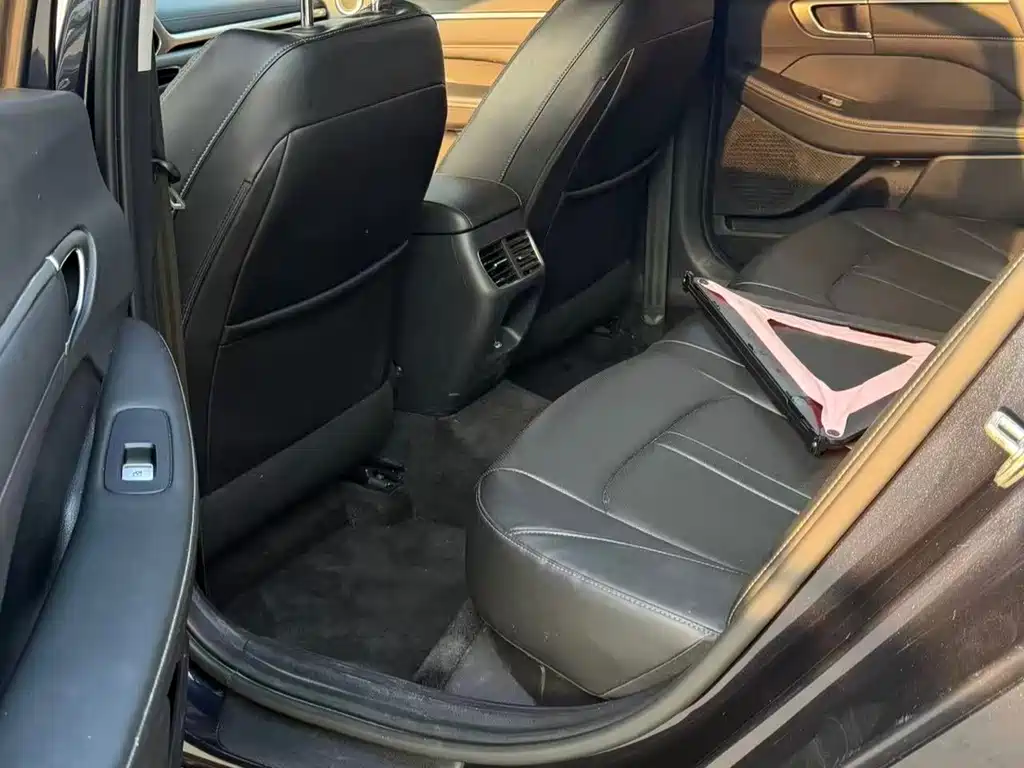 Hyundai Sonata — миниатюра 7