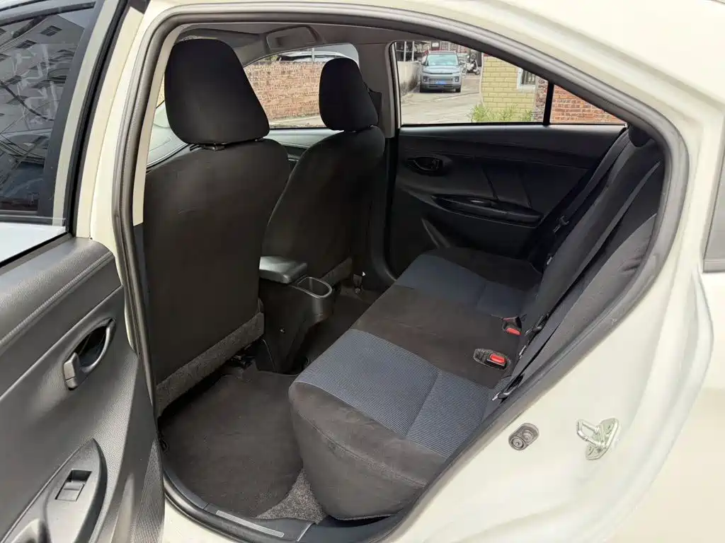 Toyota Yaris L — миниатюра 8