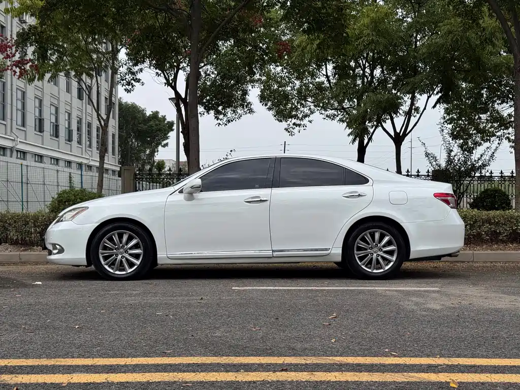 Lexus ES — миниатюра 4
