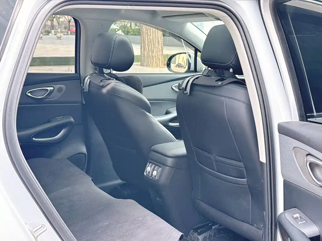 BYD Sealion 05 EV — миниатюра 14