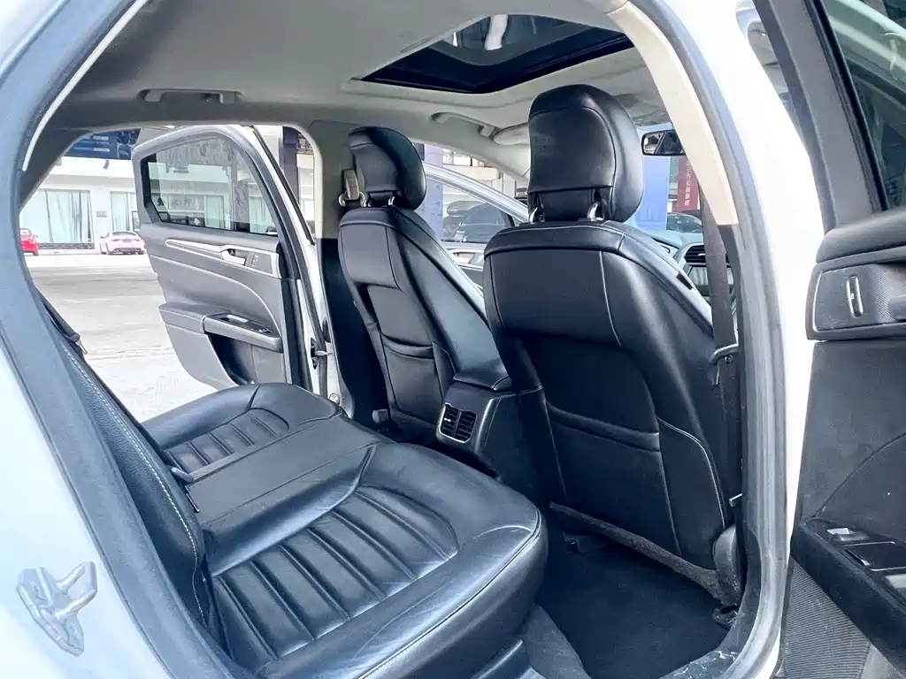 Ford Mondeo — миниатюра 9