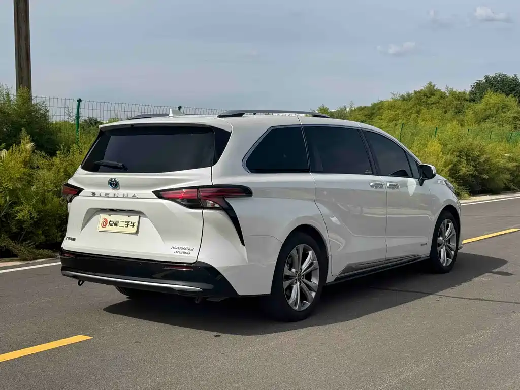 Toyota Sienna — миниатюра 4