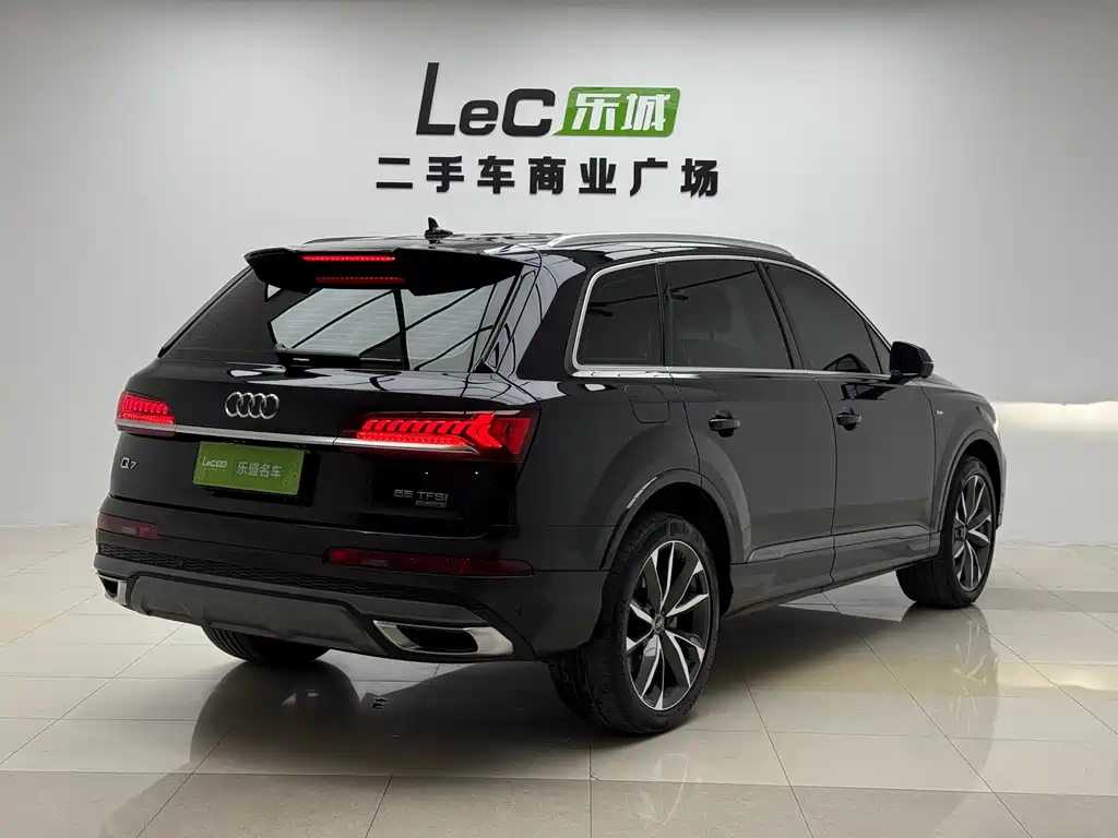 Audi Q7 2023 55 TFSI quattro S line Sport