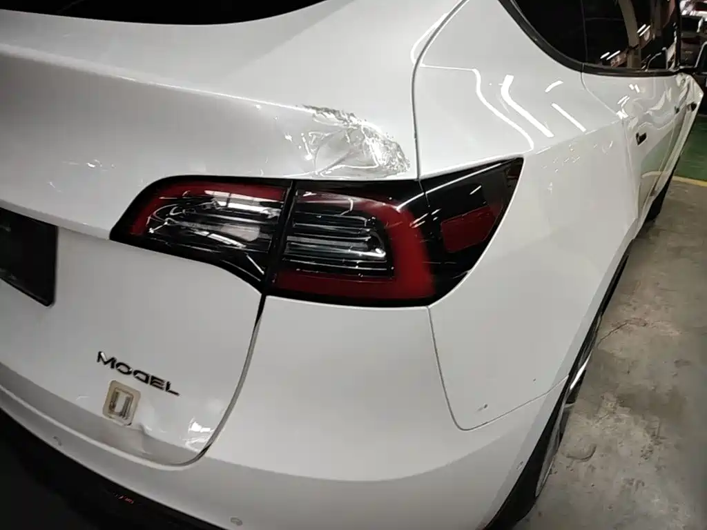 Tesla Model Y — миниатюра 8
