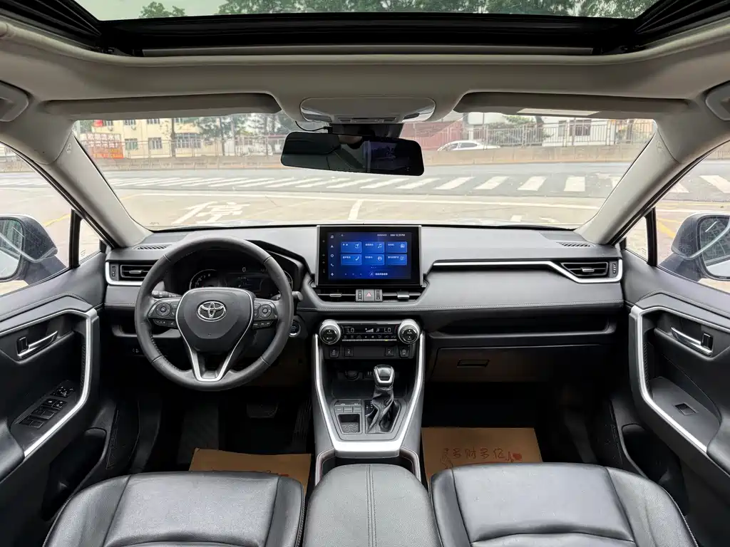 Toyota RAV4 — миниатюра 4