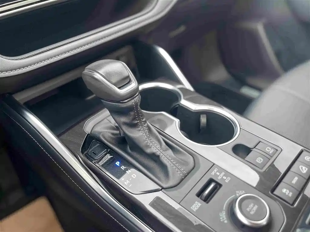 Toyota Crown Kluger — миниатюра 21