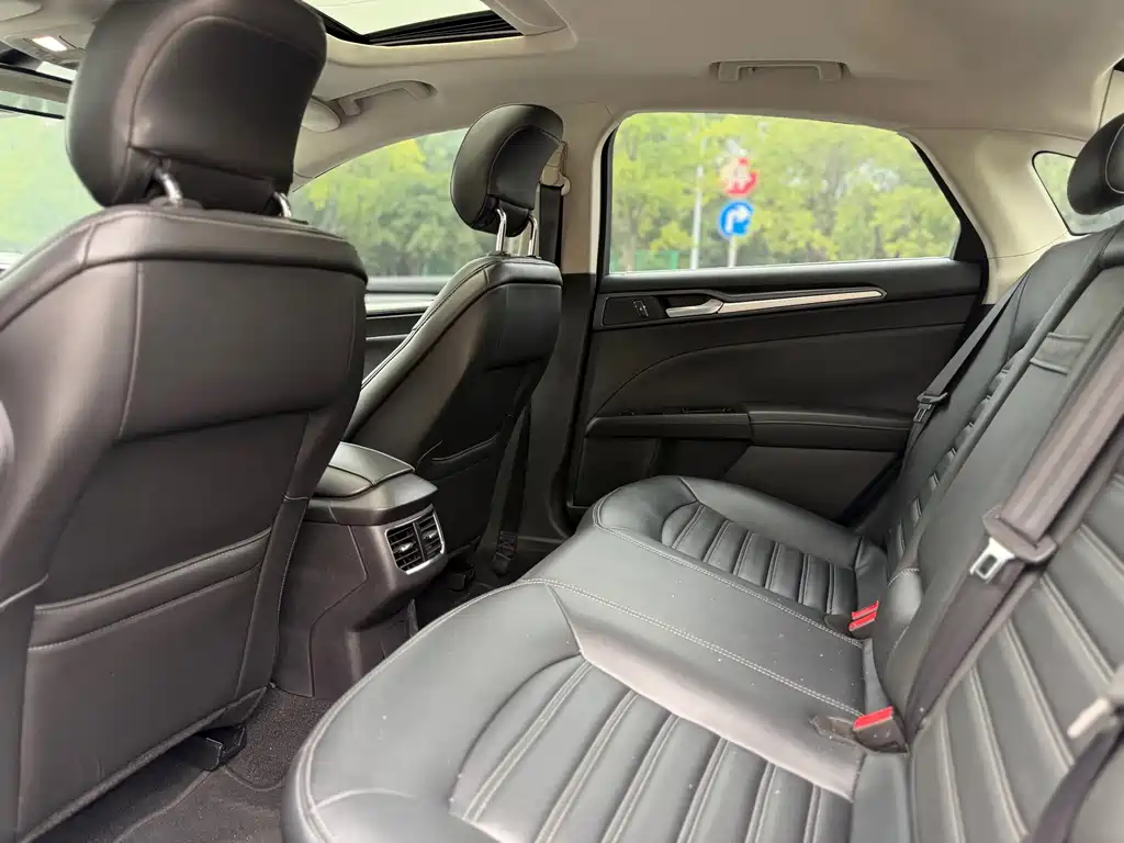 Ford Mondeo — миниатюра 6