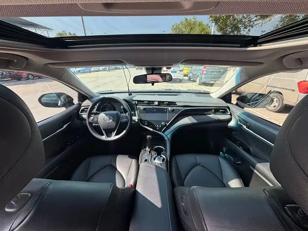 Toyota Camry 2019 2.0G Luxury
