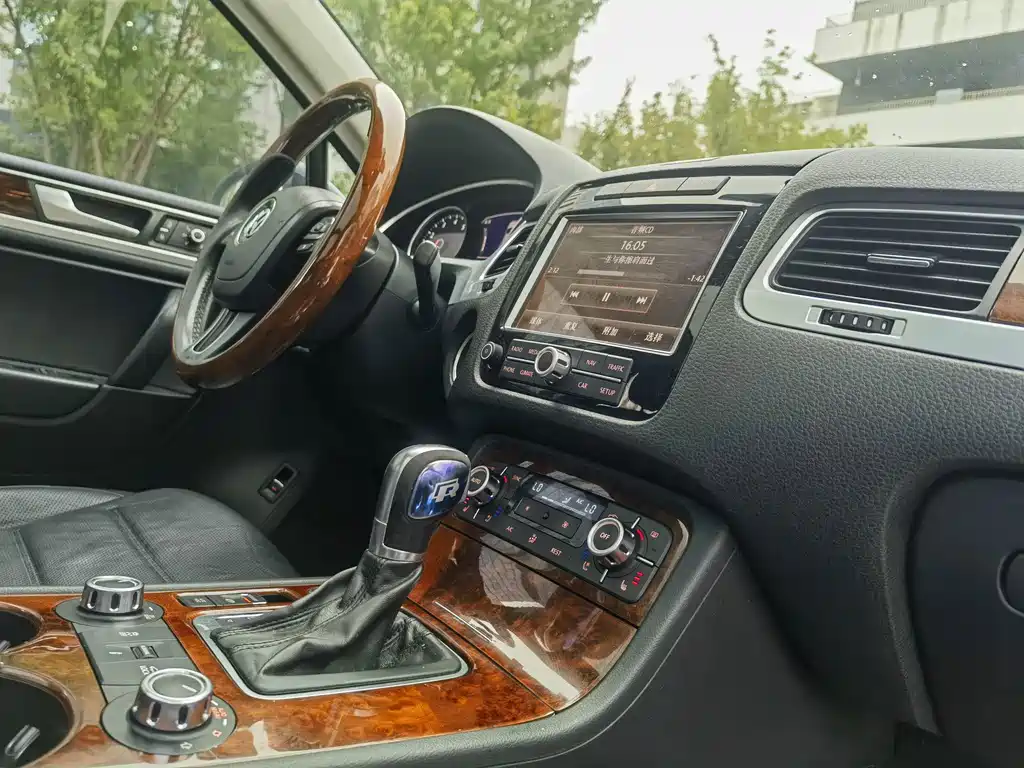 Volkswagen Touareg — миниатюра 12