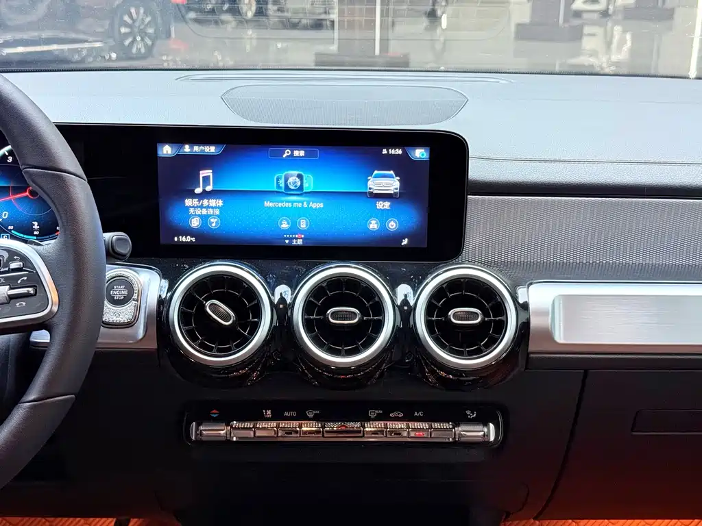 Mercedes-Benz GLB — миниатюра 11