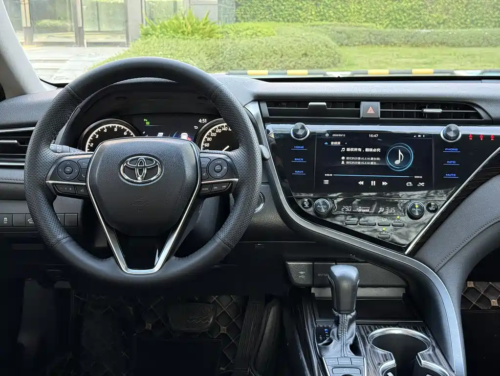 TOYOTA CAMRY