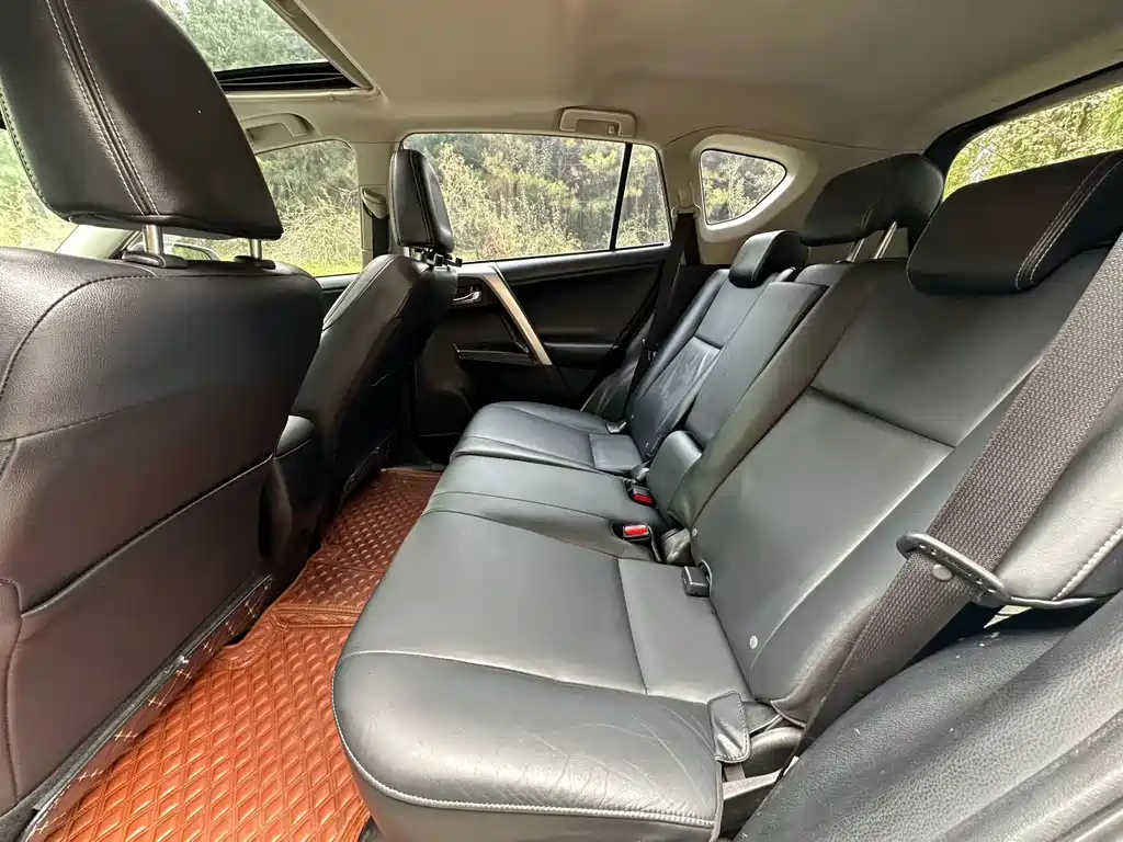 Toyota RAV4 — миниатюра 8