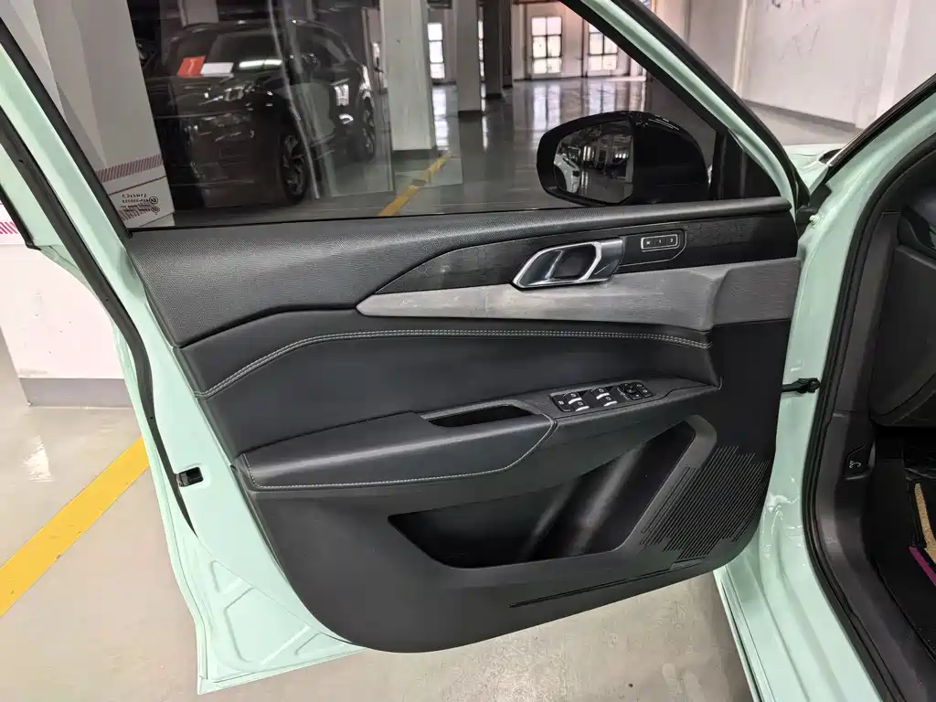 LYNK & CO. 02 HATCHBACK