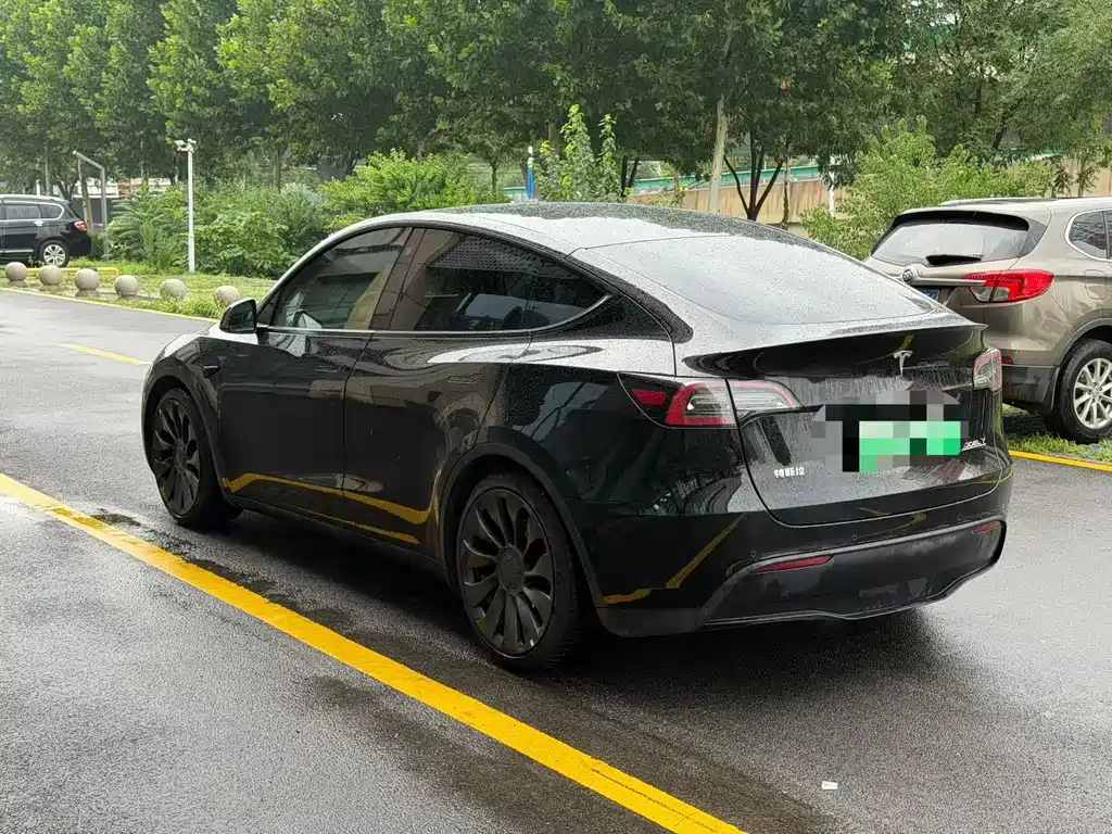 Tesla Model Y 2022 Performance