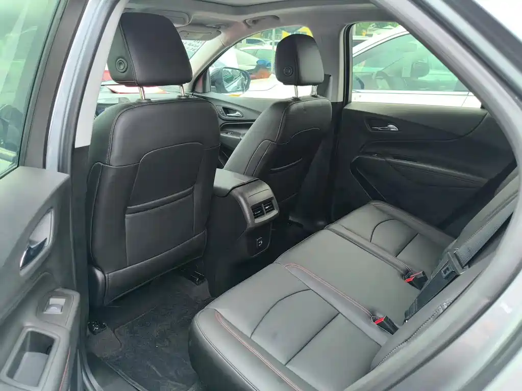 Chevrolet Equinox — миниатюра 12
