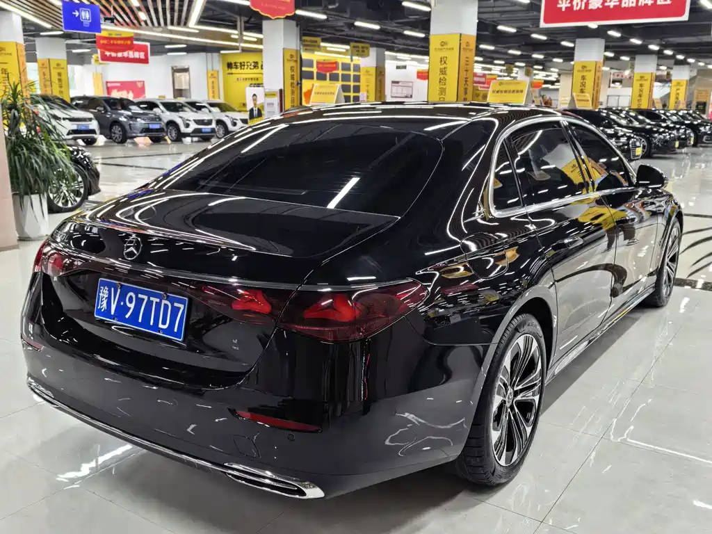 Mercedes-Benz E-Class — миниатюра 13