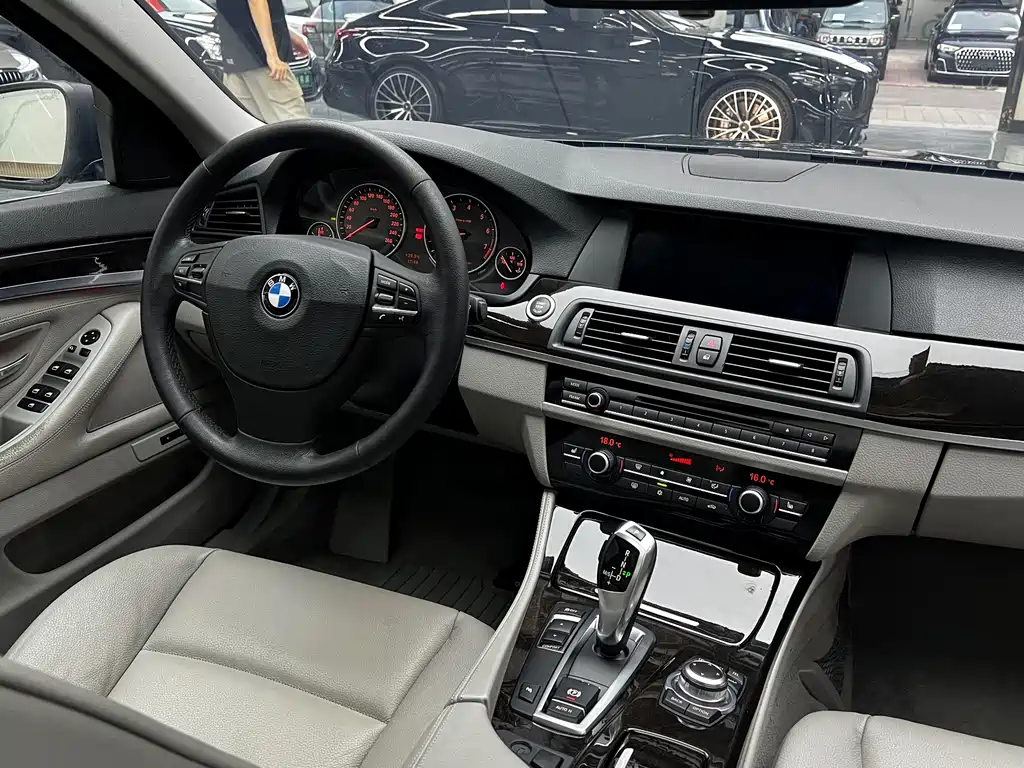 BMW 5 Series (Import) — миниатюра 22