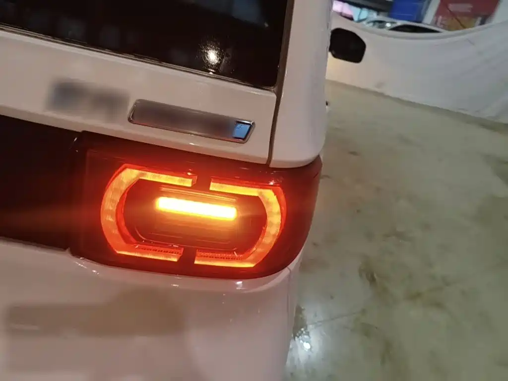 Wuling MINIEV — миниатюра 8