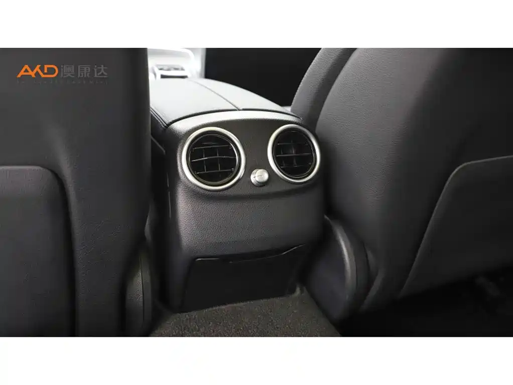 Mercedes-Benz C-Class — миниатюра 9
