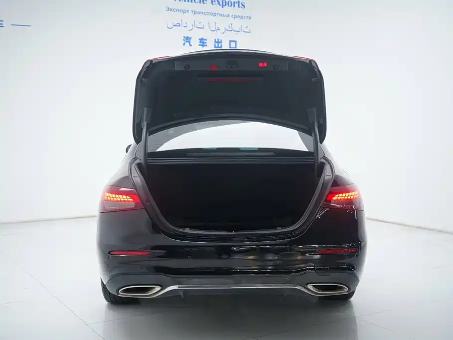 Mercedes-Benz E-Class — миниатюра 8