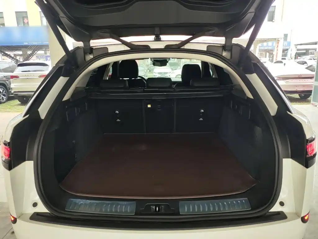 Land Rover Velar — миниатюра 19