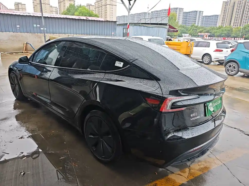 Tesla Model 3 — миниатюра 5