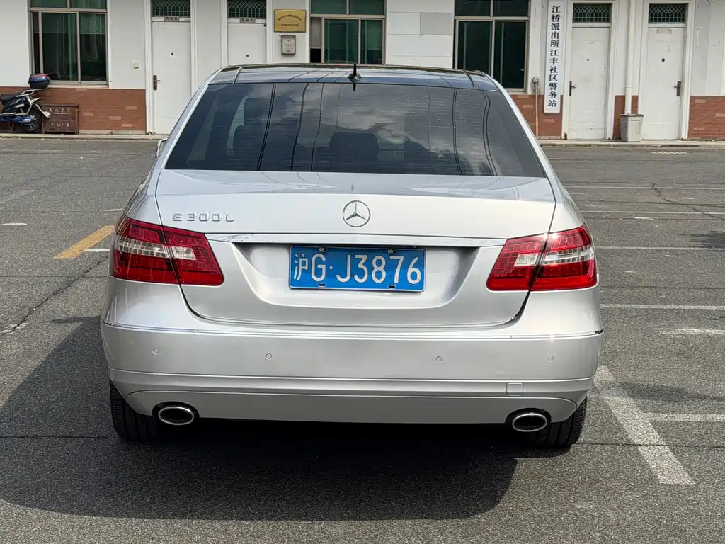 Mercedes-Benz E-Class — миниатюра 5
