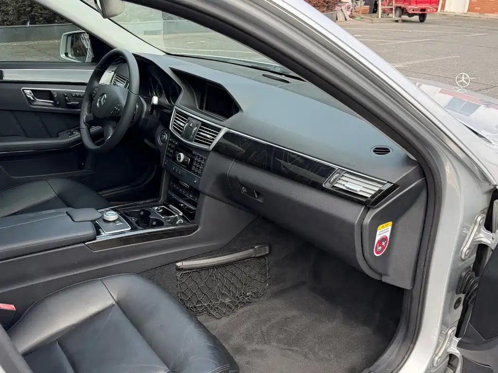 Mercedes-Benz E-Class — миниатюра 13