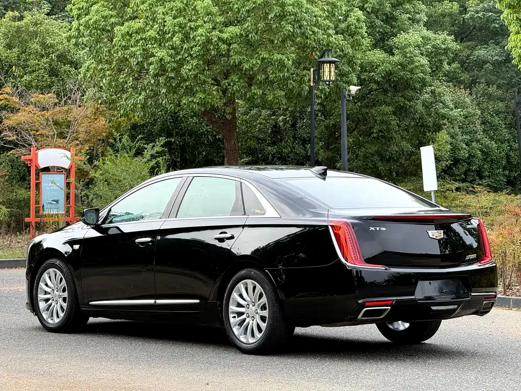 Cadillac XTS — миниатюра 6