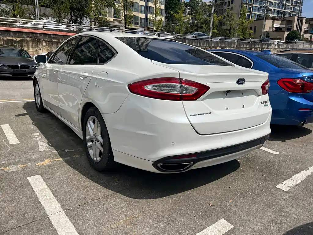 Ford Mondeo — миниатюра 6