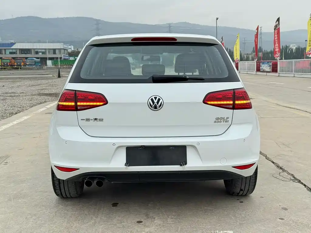 VOLKSWAGEN GOLF