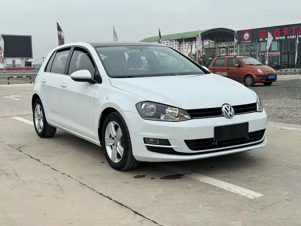 VOLKSWAGEN GOLF