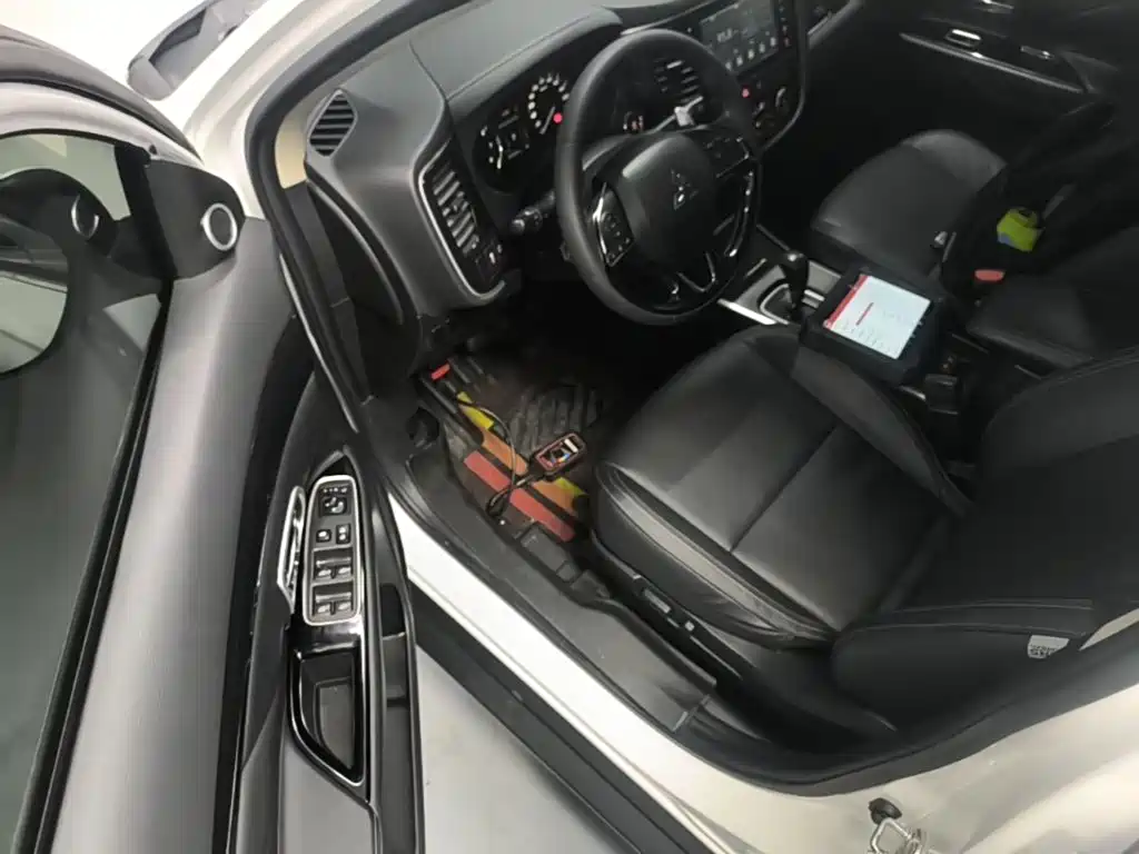 Mitsubishi Outlander — миниатюра 16