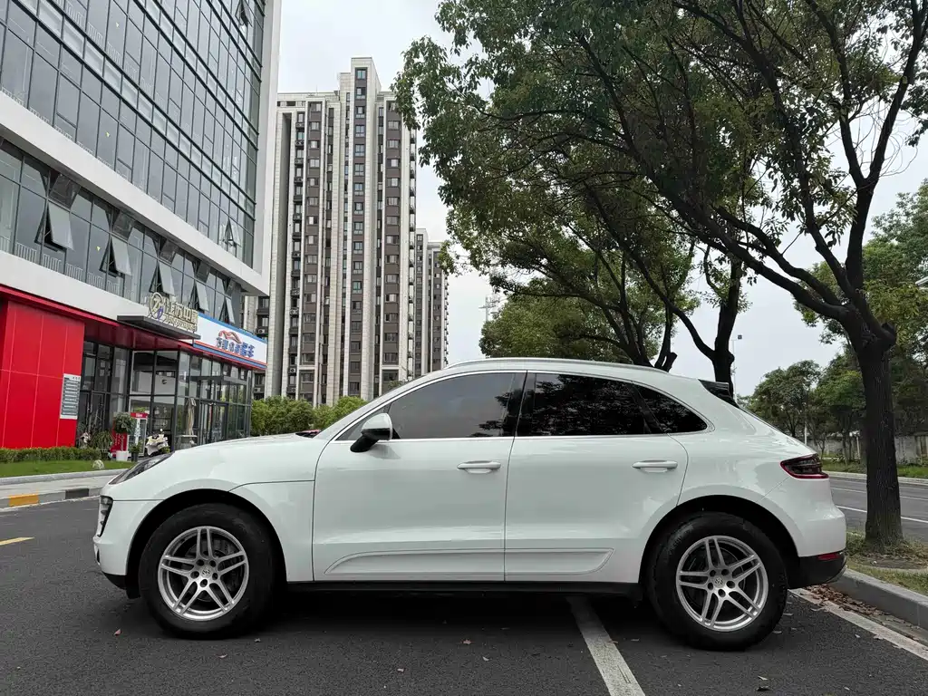 Porsche Macan — миниатюра 7