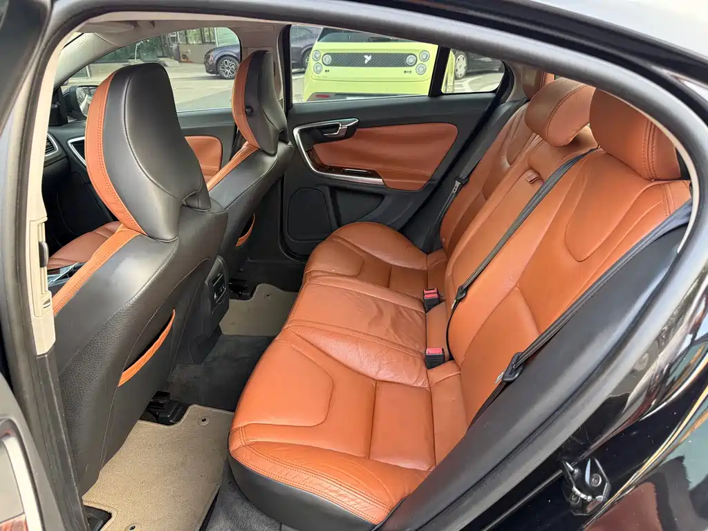 Volvo S60 (Import) — миниатюра 8