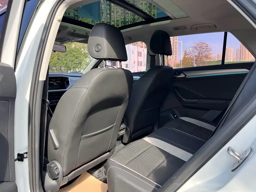 Volkswagen T-Roc — миниатюра 6