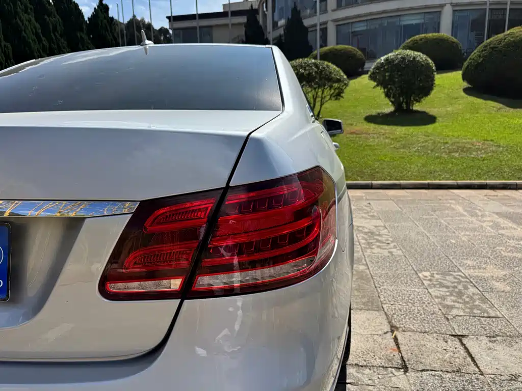 Mercedes-Benz E-Class — миниатюра 11