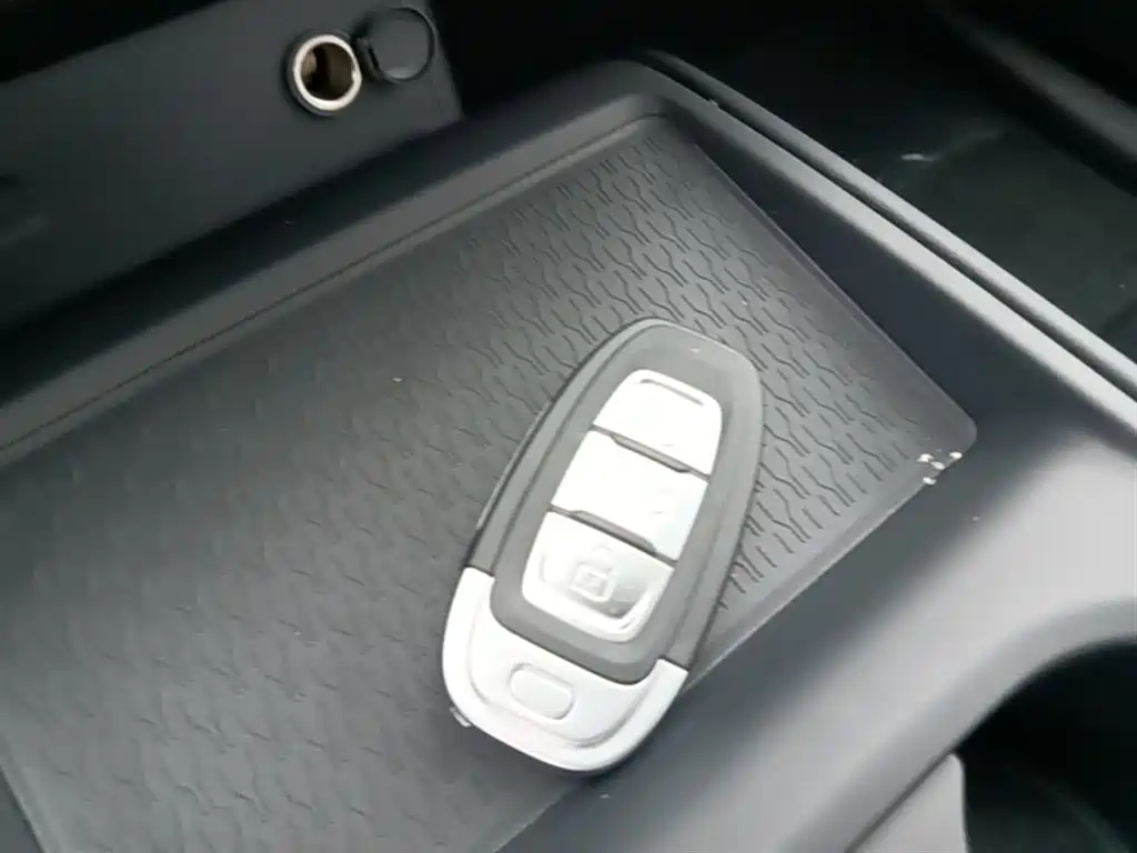Hongqi E-QM5 2025 610km PLUS