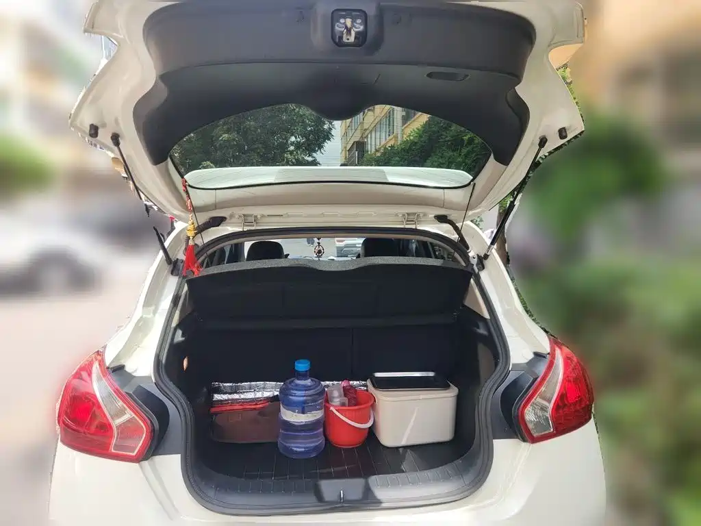 Nissan Tiida — миниатюра 16