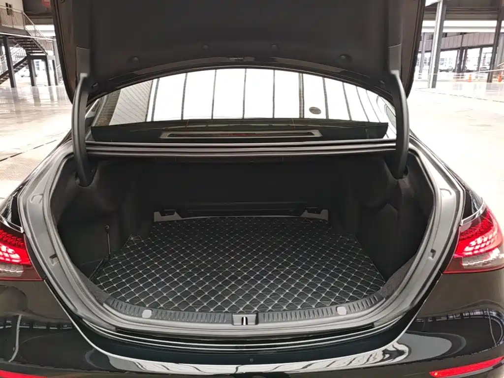 Mercedes-Benz E-Class — миниатюра 19