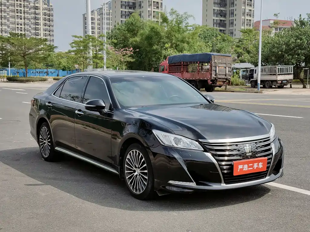Toyota Crown — миниатюра 3