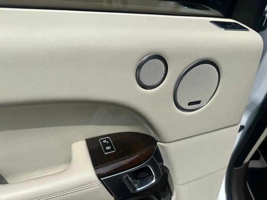 Land Rover Range Rover — миниатюра 19