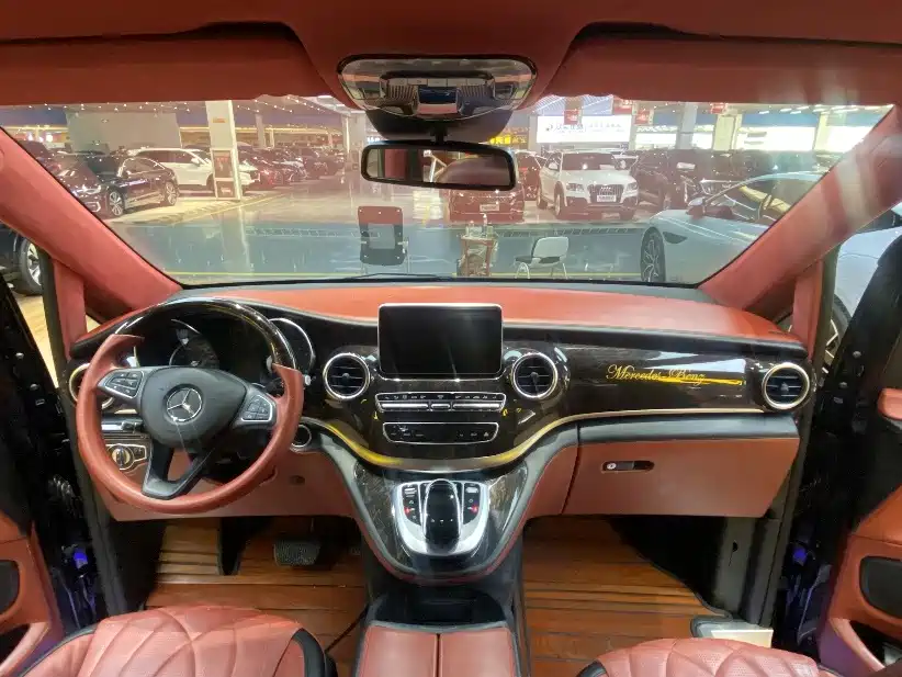 Mercedes-Benz V-Class (Import) — миниатюра 8