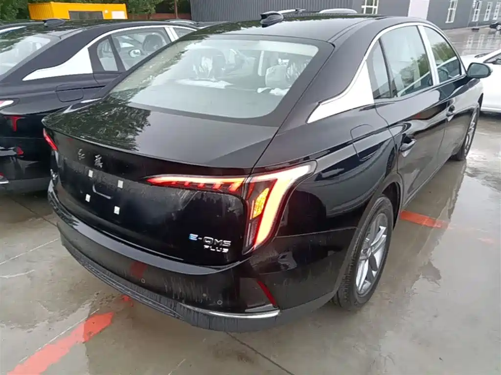 Hongqi E-QM5 2025 610km PLUS