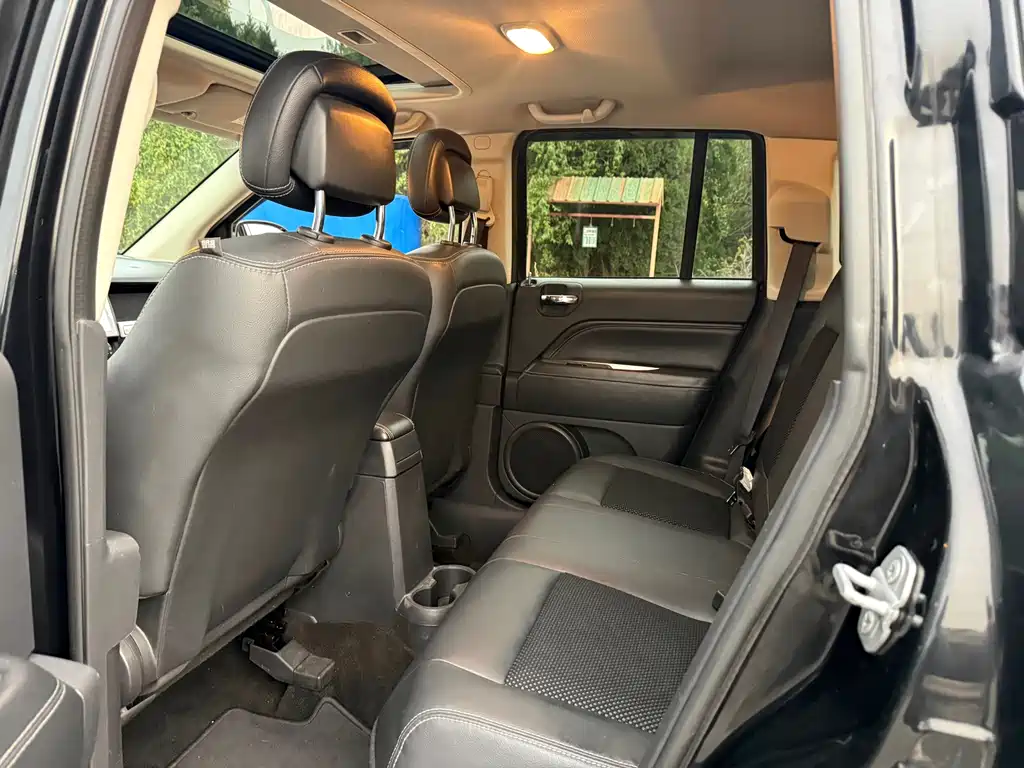 Jeep Compass (Import) — миниатюра 10
