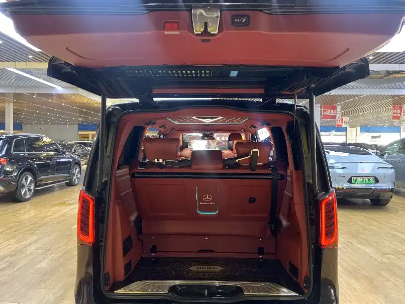 Mercedes-Benz V-Class (Import) — миниатюра 29