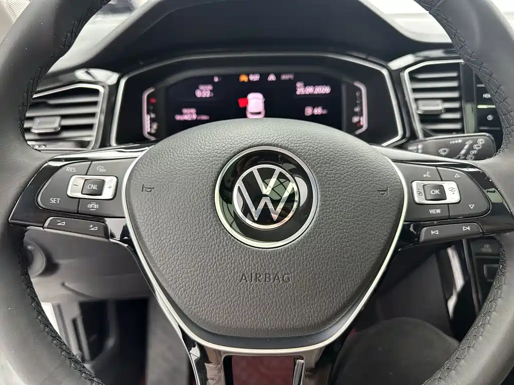 Volkswagen T-Roc — миниатюра 13